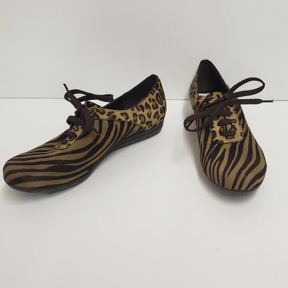 Vaneli Sport Print Lace Up Shoes - Picture 8 of 8